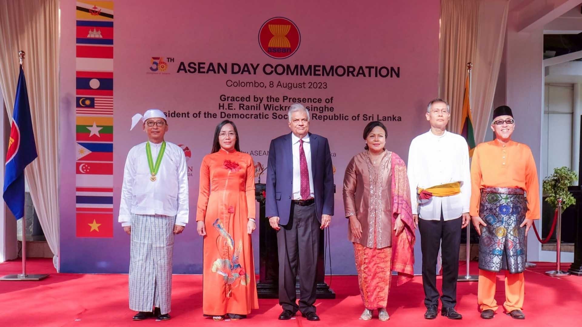 Tổng thống Sri Lanka tham dự Lễ thượng cờ nhân kỷ niệm 56 năm ngày thành lập ASEAN tại Colombo