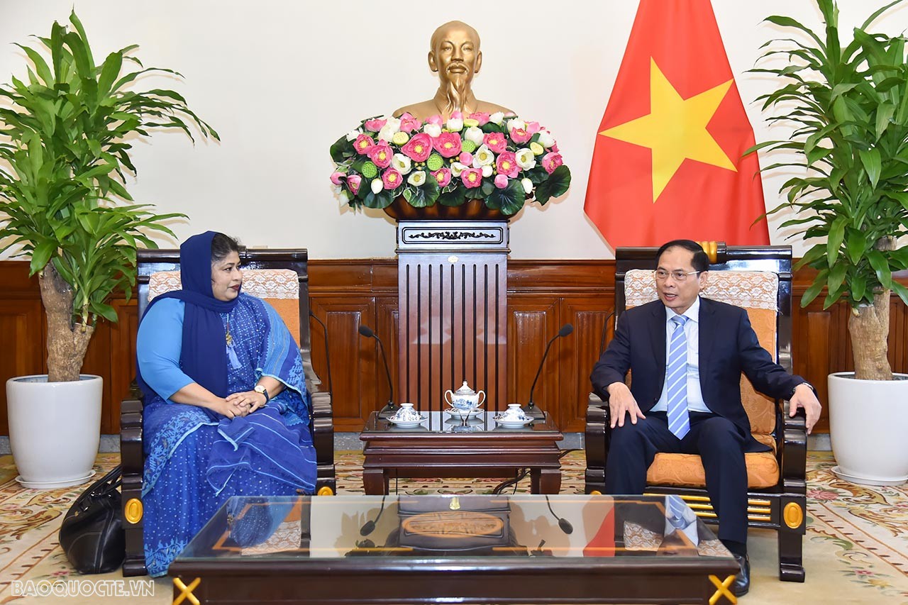 Bộ trưởng Ngoại giao Bùi Thanh Sơn tiếp Đại sứ Bangladesh tại Việt Nam đến chào kết thúc nhiệm kỳ