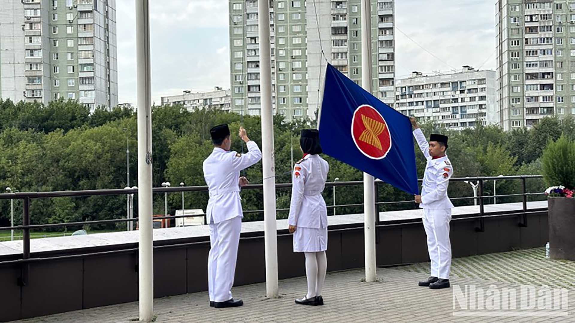 Lễ thượng cờ ASEAN tại Nga. (Nguồn: nhandan.vn)