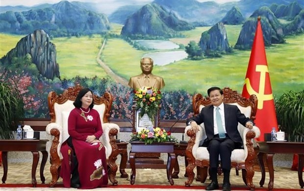 Secretary Party delegation visits Laos