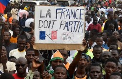 Đảo chính ở Niger: Chính quyền quân sự nói Pháp vi phạm không phận, đảng của ông Bazoum lo ngại điều gì?
