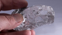 Botswana: Tìm thấy viên kim cương trắng quý hiếm, chất lượng cao, nặng hơn 1.000 carat