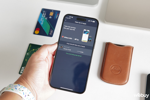 Ứng dụng cũng cho phép người dùng lựa chọn tài khoản và thẻ nào để thêm vào ví Apple Pay.