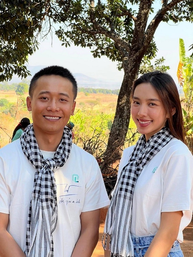 Những hình ảnh Hoa hậu Thùy Tiên và vlogger Quang Linh kết hợp làm thiện nguyện ở Angola và Việt Nam