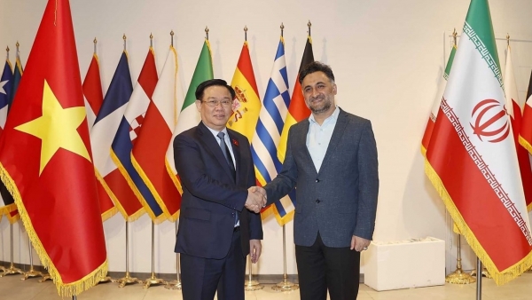 NA Chairman Vuong Dinh Hue visits Iran House of Innovation and Technology