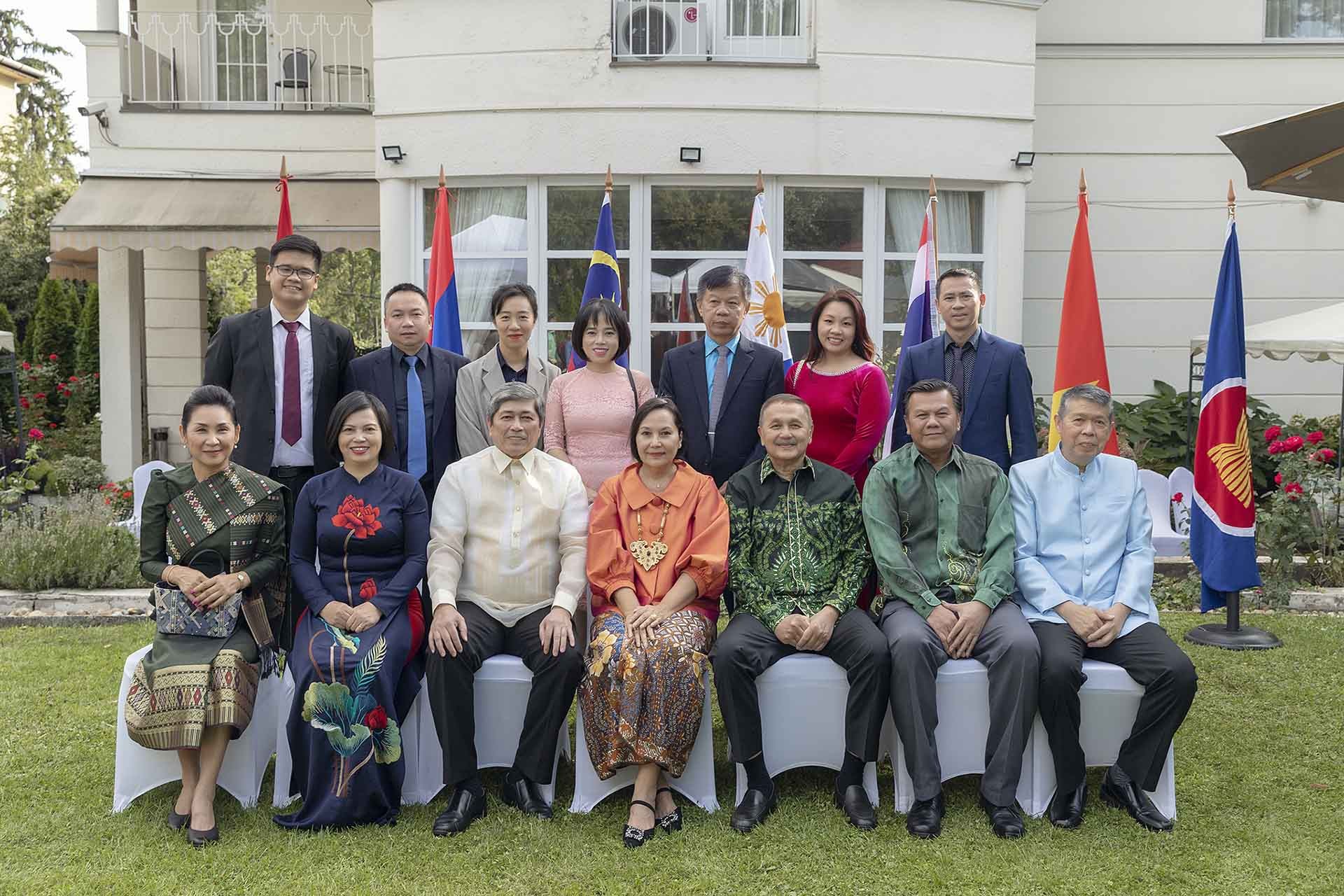 Đại sứ, Đại biện các nước thành viên ASEAN có cơ quan đại diện tại Budapest và Đại sứ quán Việt Nam.