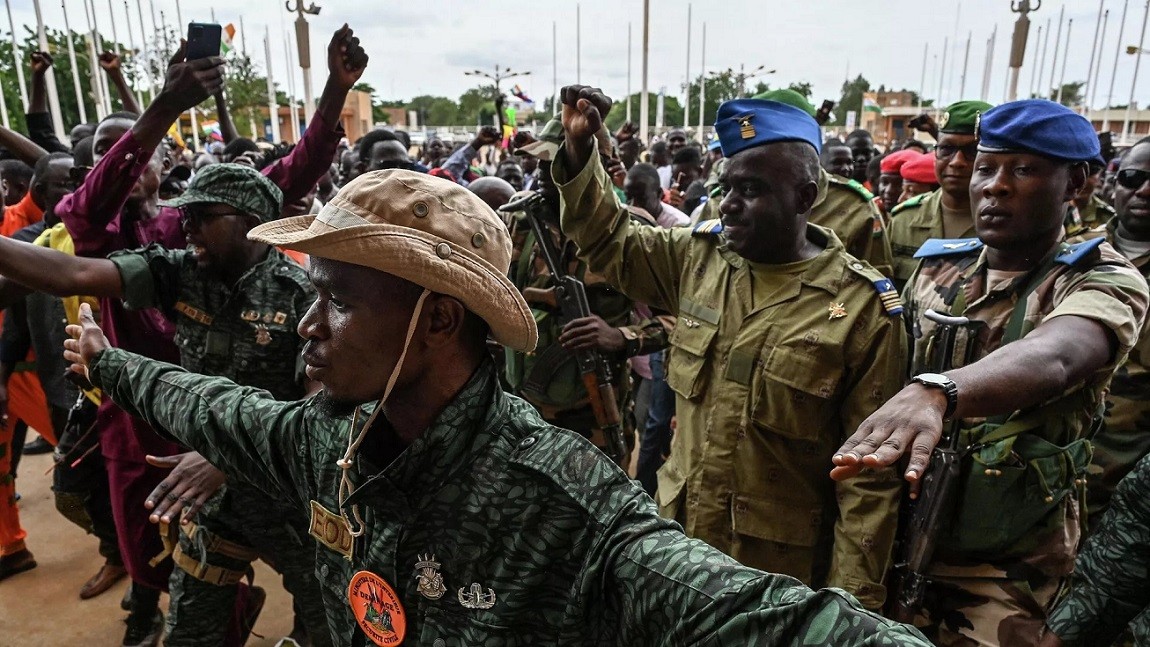Chính quyền quân sự Niger và những người ủng hộ nhóm đảo chính ở Niamey. (Nguồn: AFP)