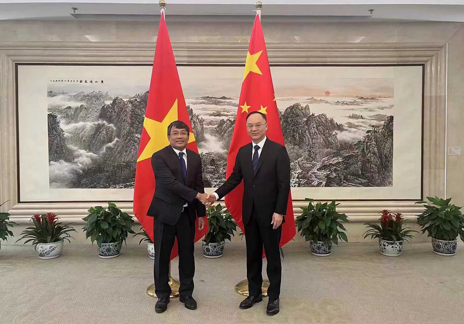 Permanent Deputy FM Nguyen Minh Vu visits China