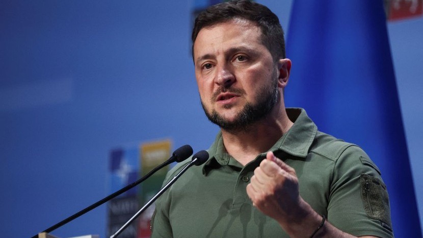 Tổng thống Ukraine sa thải quan chức tuyển quân, lệnh điều tra tội ‘phản quốc’