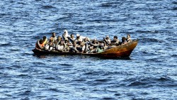 Nhức nhối nạn di cư: Thêm các vụ chìm thuyền, nhiều người thiệt mạng, hàng trăm người lênh đênh...