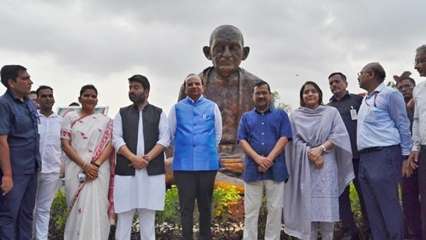  Thủ hiến Delhi Arvind Kejriwal và Phó Thống đốc Delhi VK Saxena khánh thành Công viên Shaheedi ở thủ đô New Delhi. 
