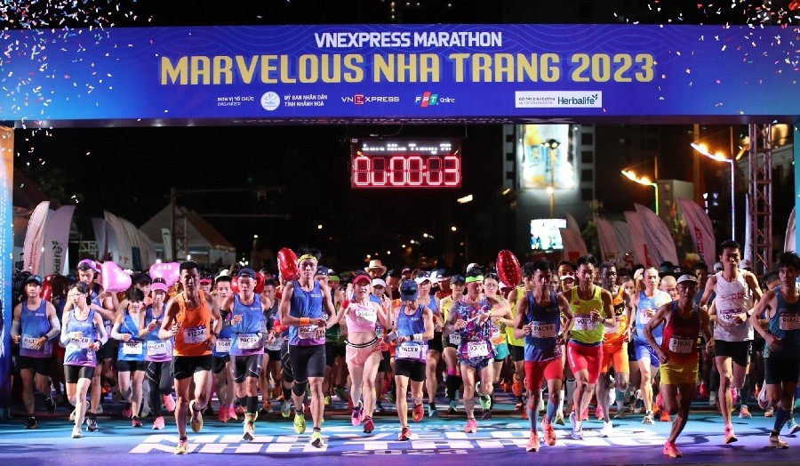 Những điều bất ngờ của Giải chạy VnExpress Marathon Marvelous Nha Trang 2023. Hình ảnh tại Cự ly 42km xuất phát. (nguồn: BTC)
