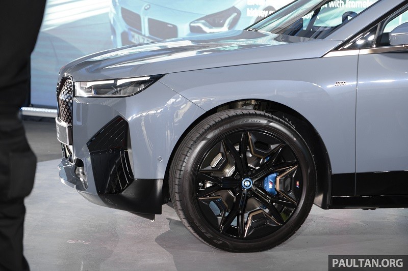Cận cảnh BMW iX M60 vừa ra mắt tại Malaysia, giá khoảng 3,11 tỷ đồng