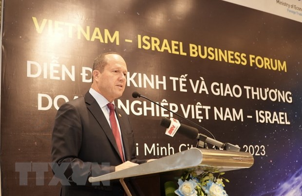 Ông Nir Barkat, Bộ trưởng Bộ Kinh tế-Công nghiệp Israel, phát biểu tại Diễn đàn. (Ảnh: Xuân Anh/TTXVN)