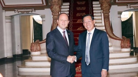 HCM City's Chairman Phan Van Mai receives Israeli Minister of Economy and Industry Nir Barkat