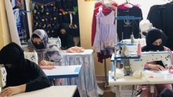 Phụ nữ Afghanistan tiết lộ cách thức kiếm sống lách quy định của Taliban