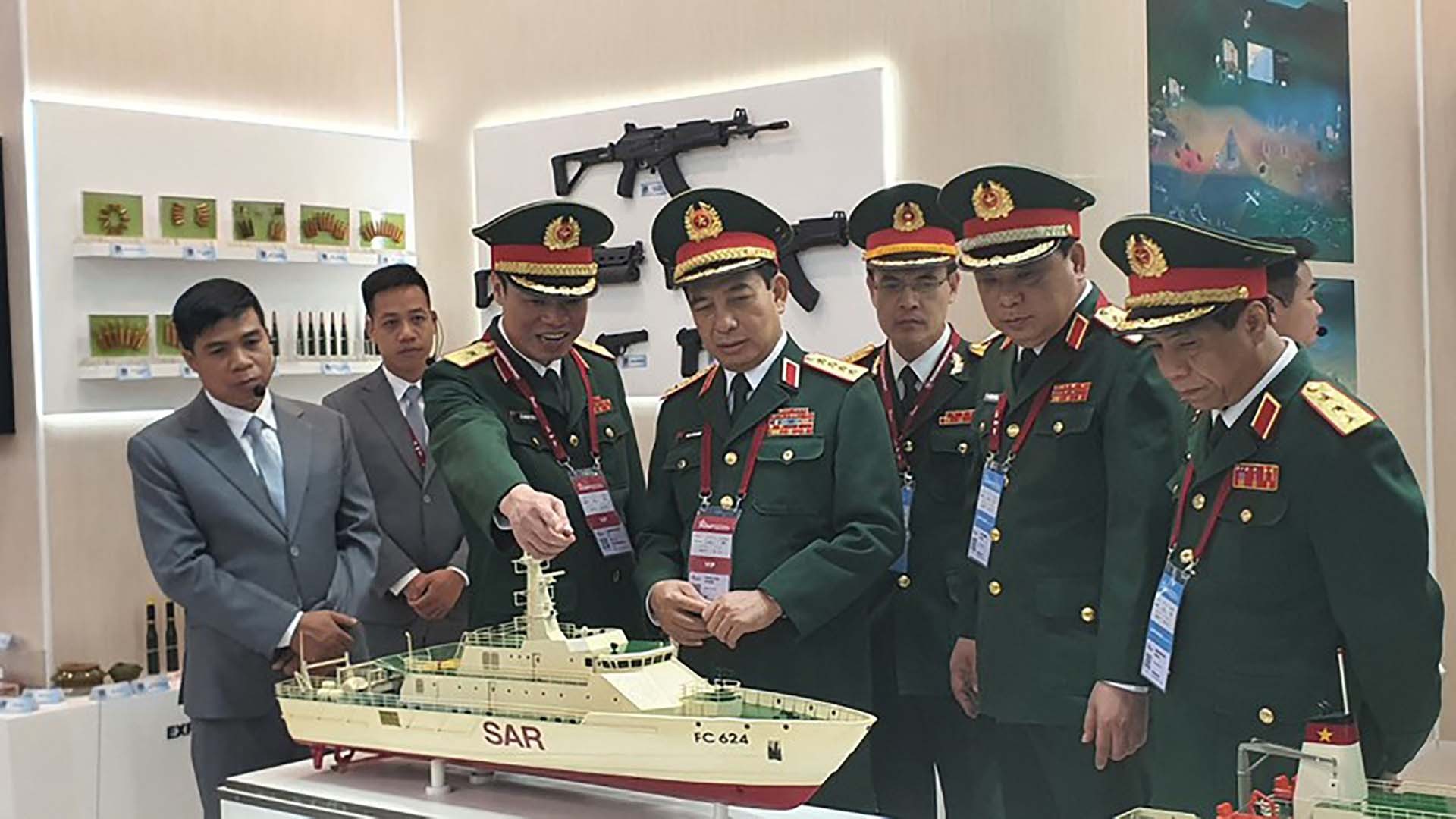 Đại tướng Phan Văn Giang và Đoàn đại biểu cấp cao Bộ Quốc phòng Việt Nam tại Army-2023. (Nguồn: nhandan.vn)