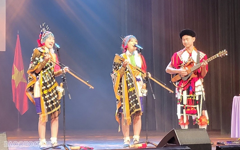 Fascinating night of folk and contemporary music marks Indian Independence Day in Hanoi