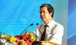 Bộ GD&ĐT yêu cầu Hà Nội chấm dứt cảnh phụ huynh xếp hàng mua hồ sơ xin học