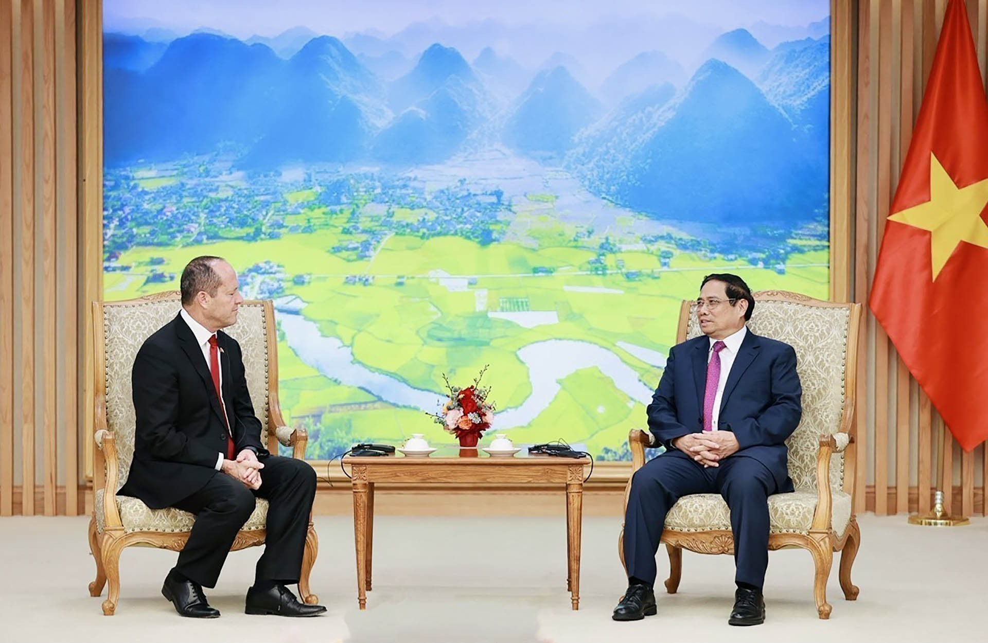 Thủ tướng Phạm Minh Chính tiếp Bộ trưởng Kinh tế và Công nghiệp Israel Nir Barkat. (Nguồn: TTXVN)
