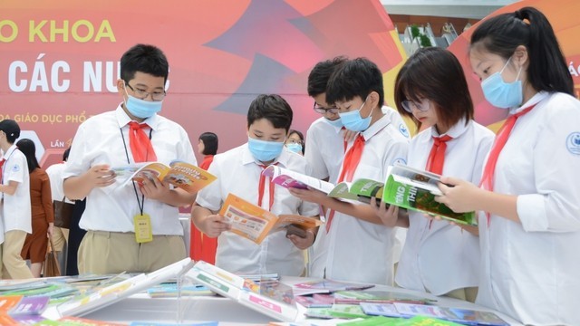 Thủ tướng yêu cầu bảo đảm sách giáo khoa và giáo viên kịp thời cho năm học mới
