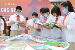 Thủ tướng yêu cầu bảo đảm sách giáo khoa và giáo viên kịp thời cho năm học mới