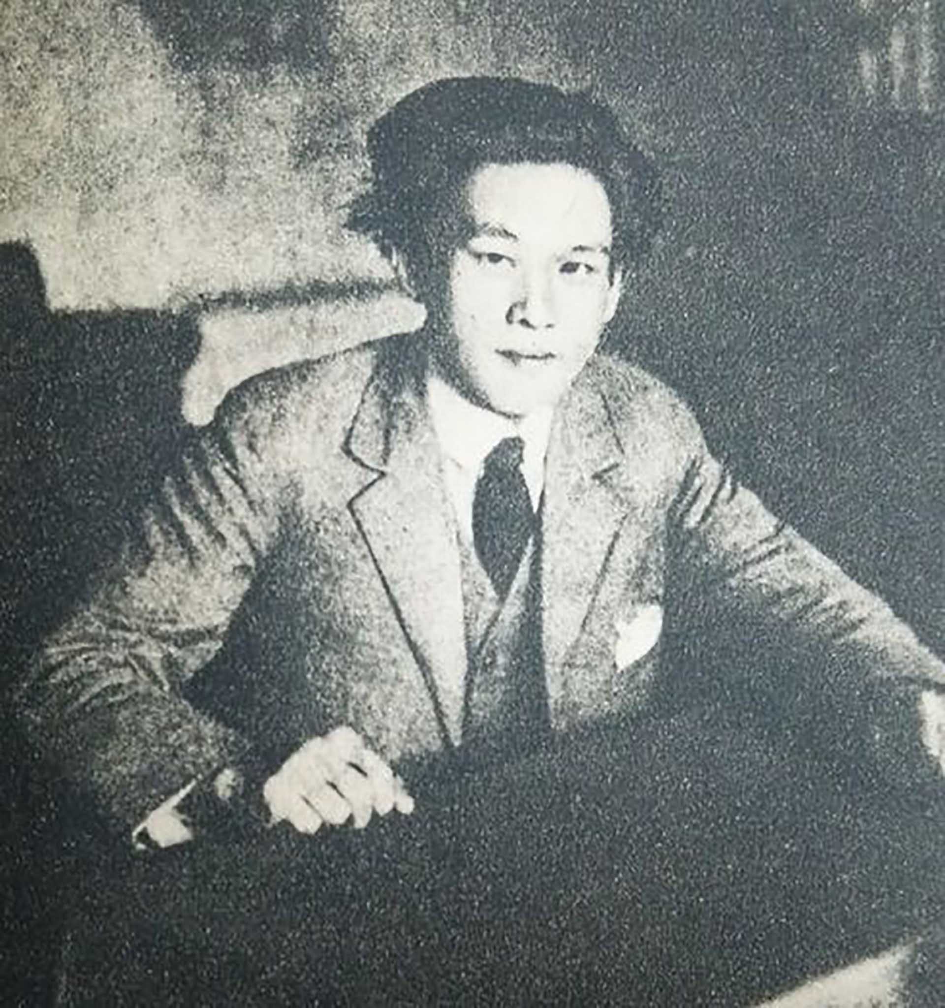 Nhà văn Yokomitsu Riichi.