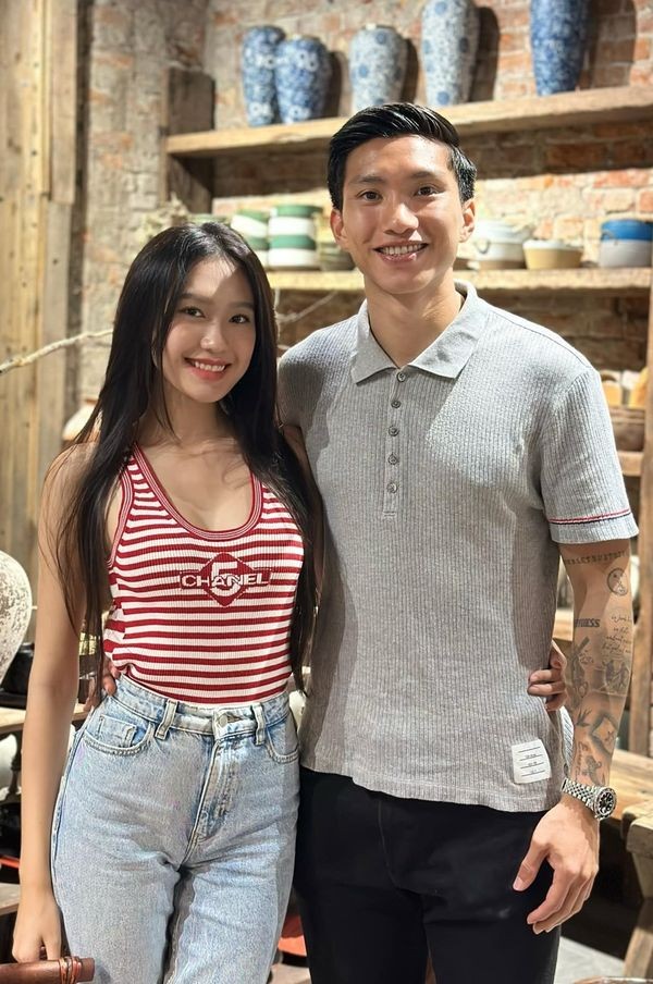 Nhan sắc mảnh mai, thanh tú của bạn gái cầu thủ Đoàn Văn Hậu - Doãn Hải My Nhan sắc mảnh mai, thanh tú của bạn gái cầu thủ Đoàn Văn Hậu - Doãn Hải My