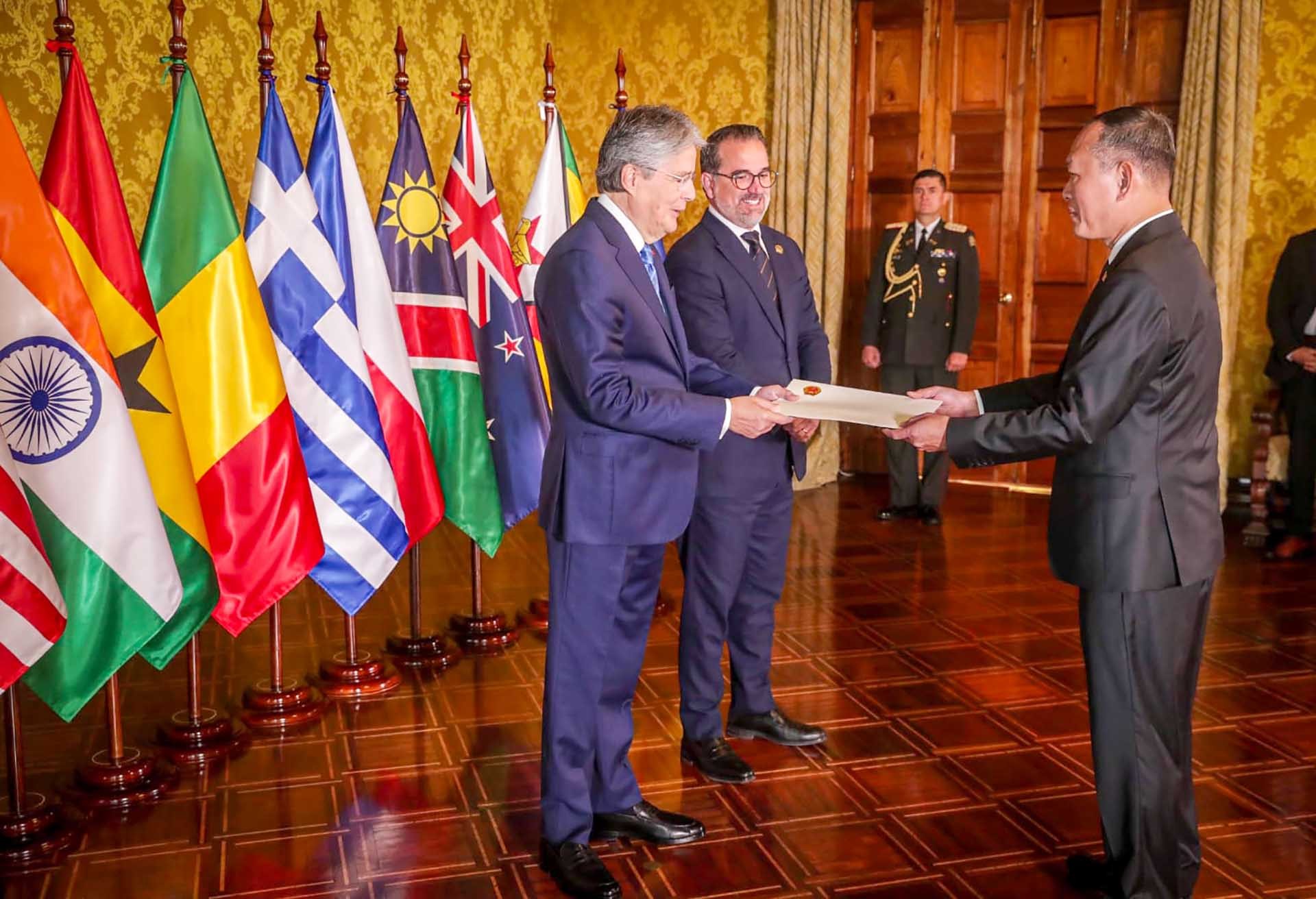 Đại sứ Phạm Trường Giang trình Thư ủy nhiệm lên Tổng thống Cộng hòa Ecuador