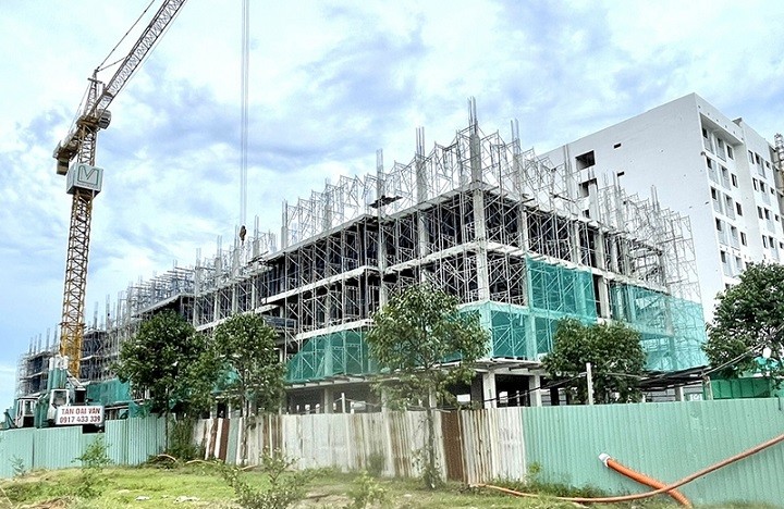 Bất động sản: Khu dân cư phường Hưng Thạnh (lô 5C) đang xây dựng nhà ở chưa đủ điều kiện bán nhà ở.