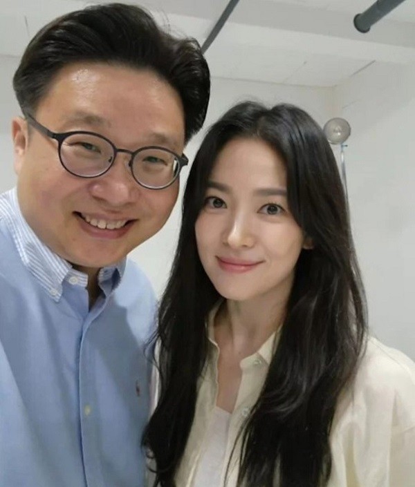 Song Hye Kyo không ngại đăng ảnh mặt mộc, khoe nhan sắc ở tuổi ngoại tứ tuần