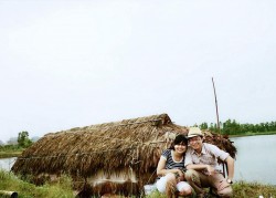 Sao Việt: MC Trịnh Lê Anh đăng ảnh 'thuở xưa' cùng vợ trẻ; Mỹ Tâm ngày càng gợi cảm