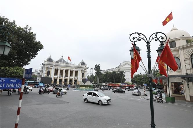 Quảng trường Cách mạng Tháng Tám, nơi có những công trình kiến trúc đẹp như Nhà hát Lớn Hà Nội, Bảo tàng Lịch sử Quốc gia Việt Nam, khách sạn Hillton… (Nguồn: TTXVN)