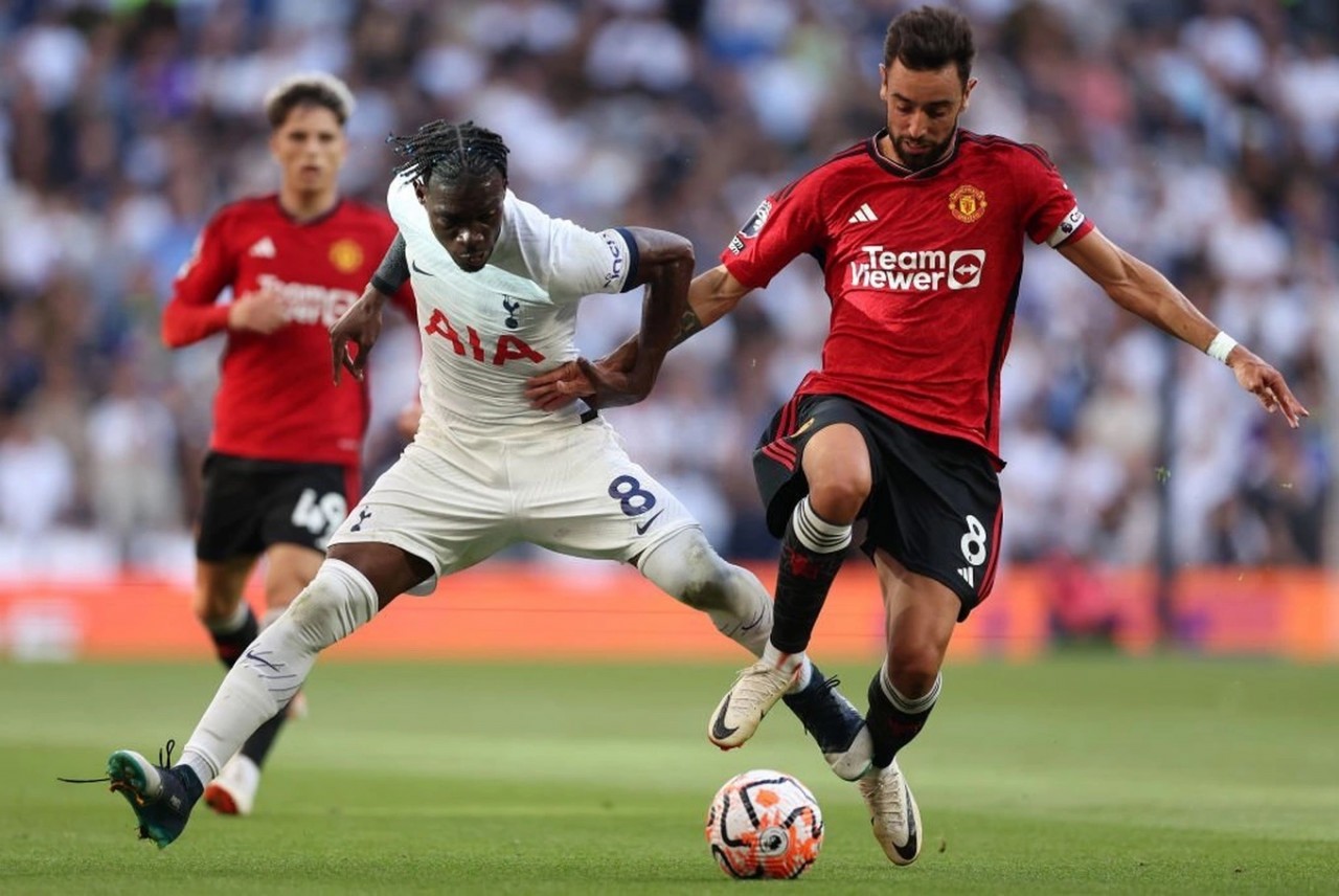 Premier League 2023-24: VAR gây tranh cãi, Man Utd thua 0-2 trên sân Tottenham