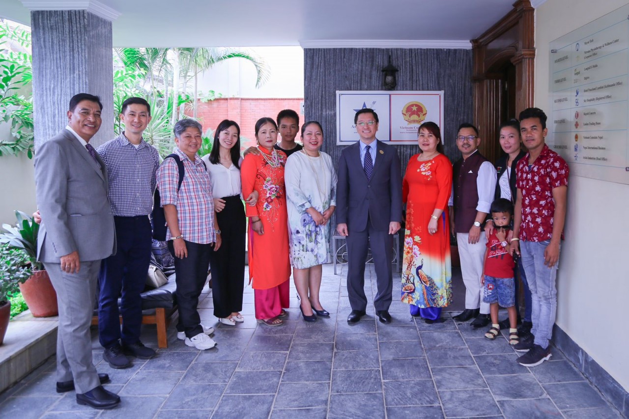 Đại sứ Nguyễn Thanh Hải gặp gỡ cộng đồng người Việt tại Nepal