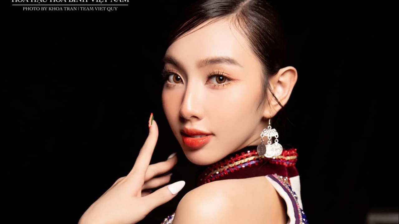 Hoa hậu Thùy Tiên xinh đẹp, nổi bật khi diện trang phục dân tộc
