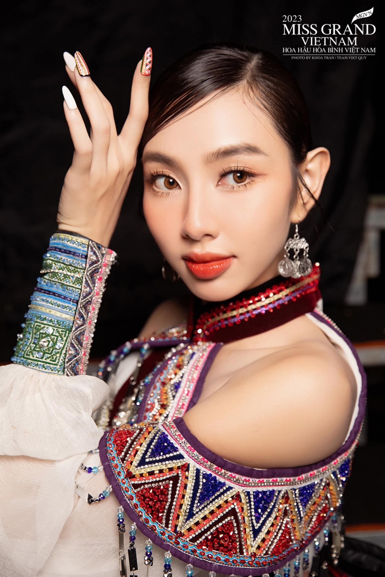 Hoa hậu Thùy Tiên xinh đẹp, nổi bật khi diện trang phục dân tộc - Nhịp ...