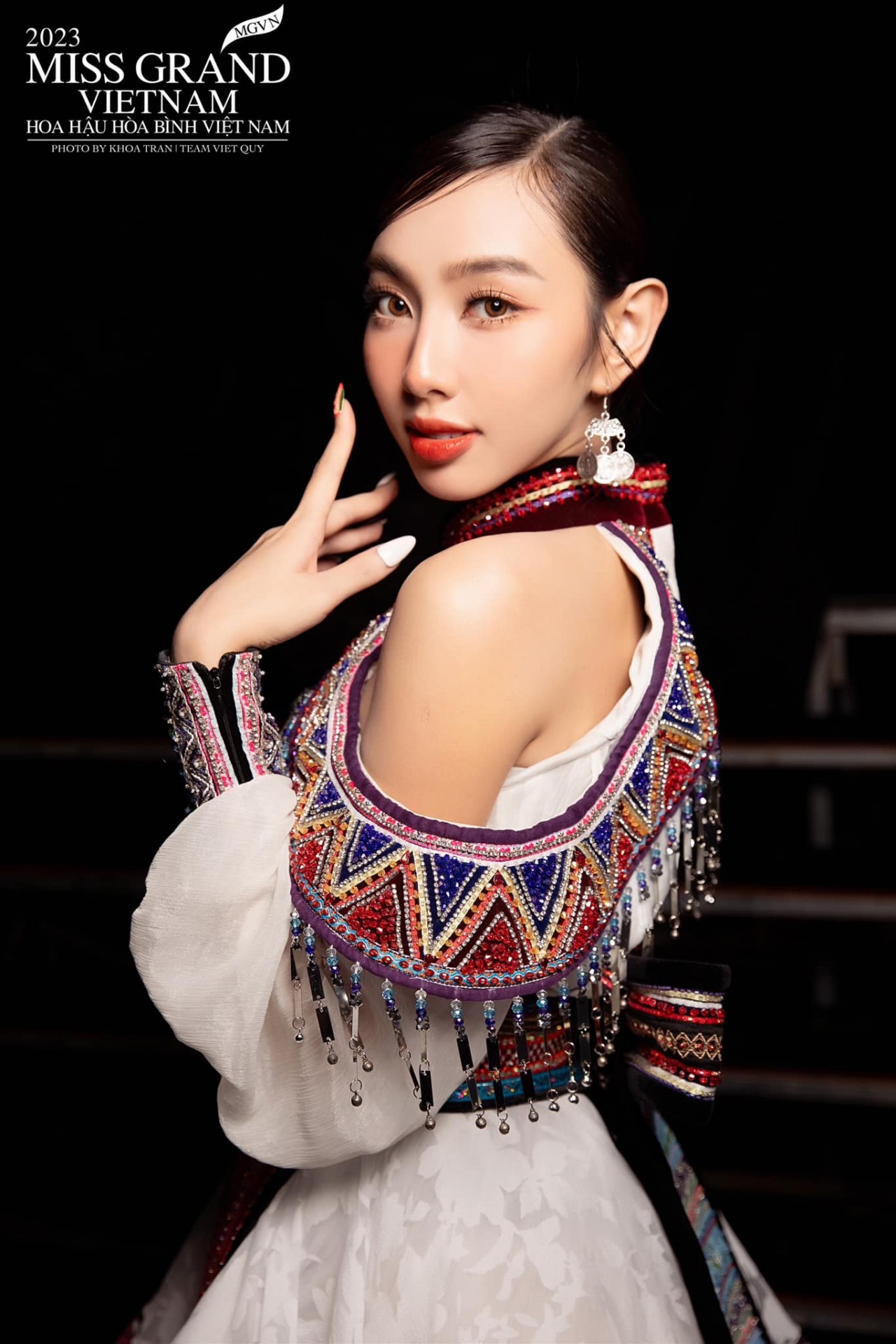 Hoa hậu Thùy Tiên xinh đẹp, nổi bật khi diện trang phục dân tộc