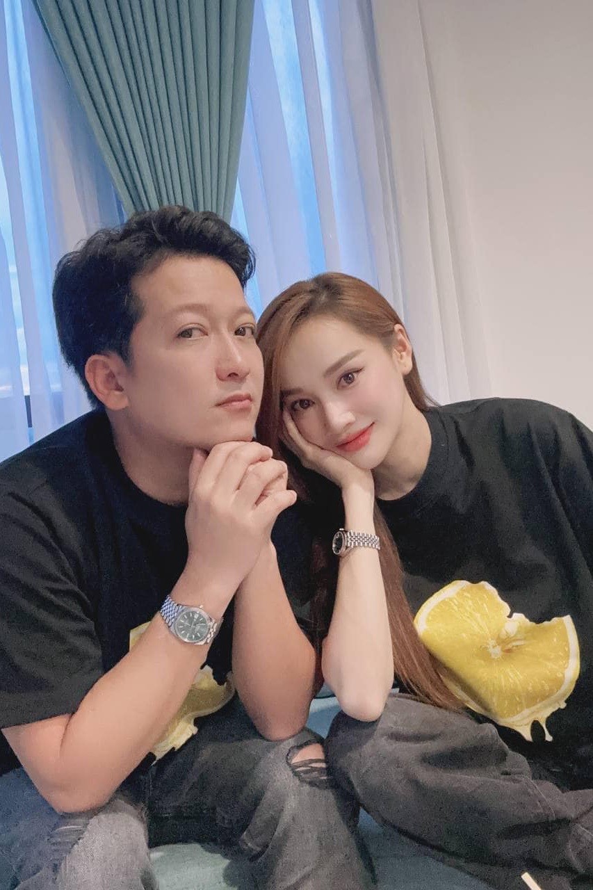 Ở đời thường, Nhã Phương thích mặc những chiếc áo oversized tạo cảm giác năng động, thoải mái khi di chuyển. Ở đời thường, Nhã Phương thích mặc những chiếc áo oversized tạo cảm giác năng động, thoải mái khi di chuyển.