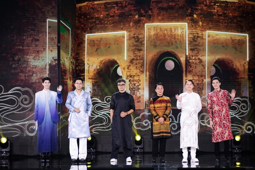 Sáu huấn luyện viên mùa National Costume của cuộc thi Hoa hậu Hòa bình Việt Nam 2023. (Nguồn: Vietnam+)