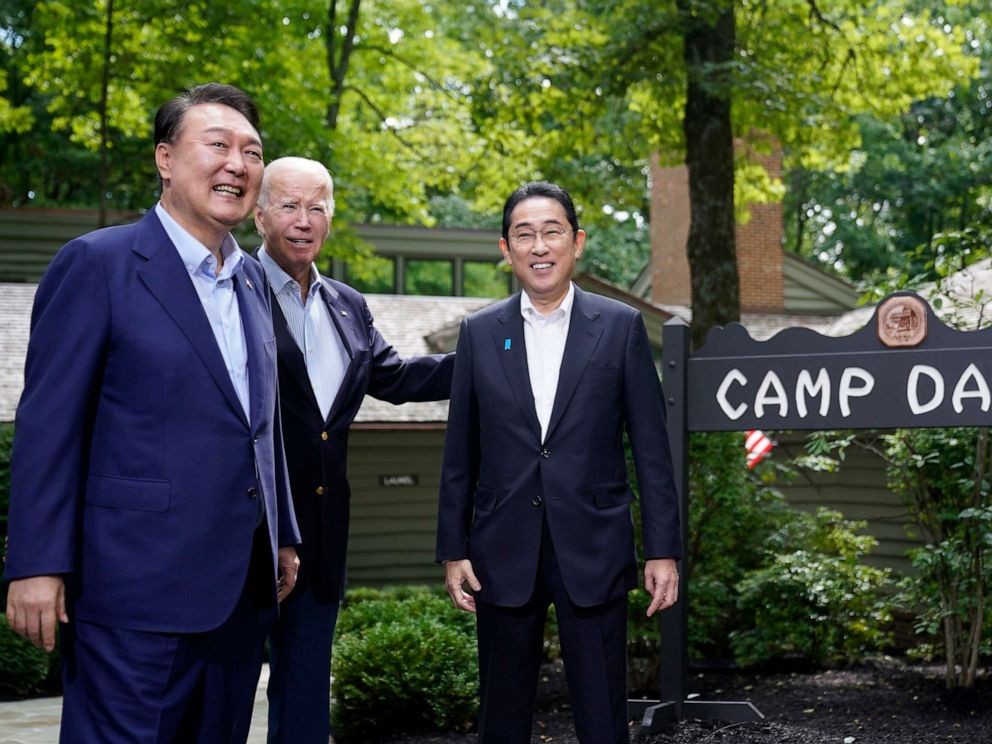 Tổng thống Mỹ Joe Biden, Tổng thống Hàn Quốc Yoon Suk Yeol và Thủ tướng Nhật Bản Kishida Fumio tại Trại David, bang Maryland, ngày 18/8. (Nguồn: Reuters)