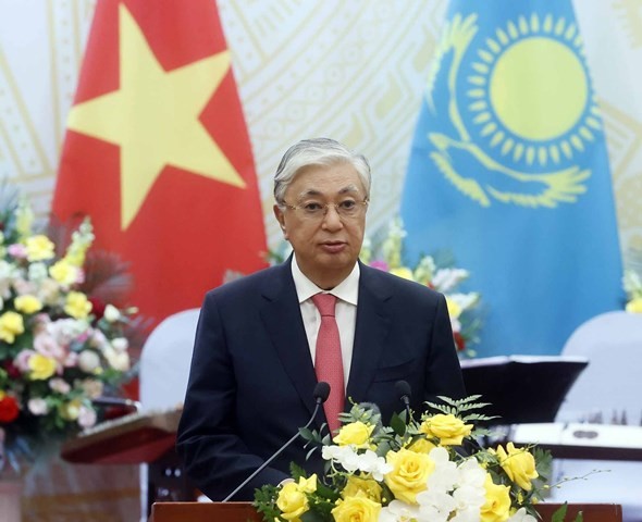 President Vo Van Thuong hosts banquet in honour of Kazakh counterpart