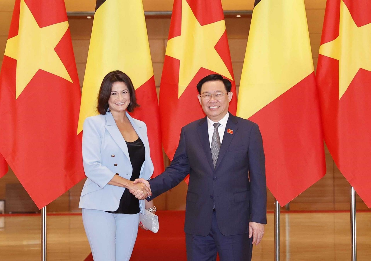 NA Chairman Vuong Dinh Hue, Belgian Senate President Stephanie D’Hose hold talks