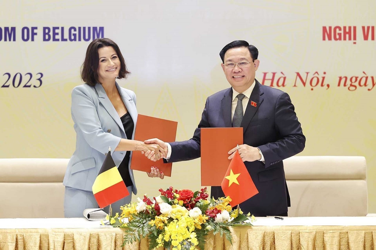 NA Chairman Vuong Dinh Hue, Belgian Senate President Stephanie D’Hose hold talks