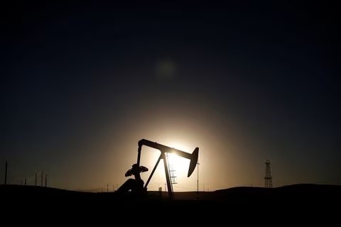 Báo Anh chỉ 3 lý do giúp giá dầu ổn định năm 2024
