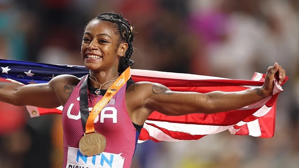 Sha’Carri Richardson lập kỷ lục mới đầy ngoạn mục, giành Huy chương vàng thế giới điền kinh nữ 100m