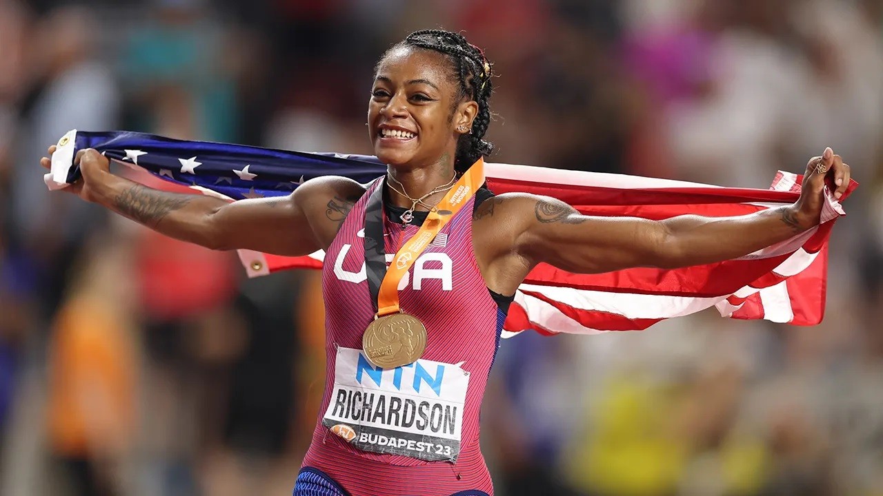 Sha’Carri Richardson lập kỷ lục mới, giành Huy chương vàng thế giới điền kinh nữ 100m