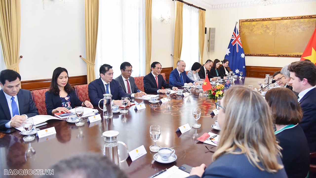 Foreign Minister Bui Thanh Son welcomed Australian counterpart Penny Wong