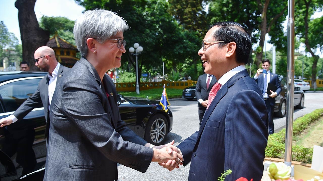 Bộ trưởng Ngoại giao Bùi Thanh Sơn đón, họp song phương với Bộ trưởng Ngoại giao Australia Penny Wong