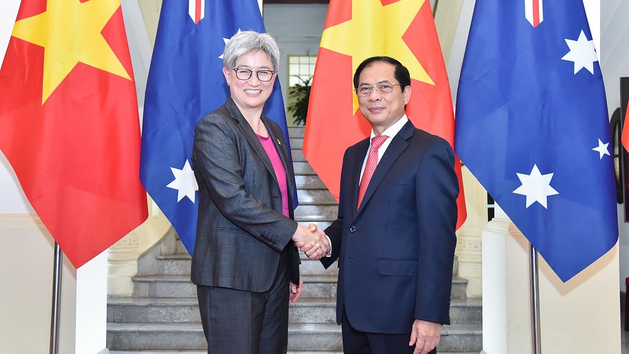 Bộ trưởng Ngoại giao Việt Nam-Australia trao đổi triển khai quan hệ Đối tác chiến lược